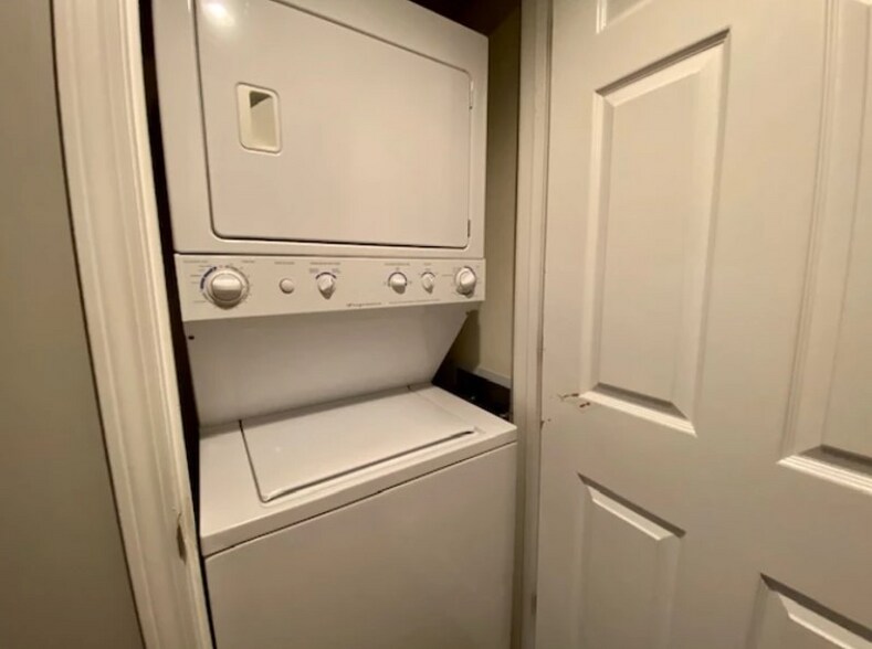 Building Photo - 9578 S Lake Ridge Dr