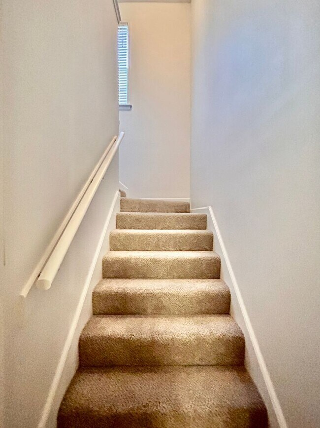 Building Photo - Discover this 4 bedroom 2 bath home for re...