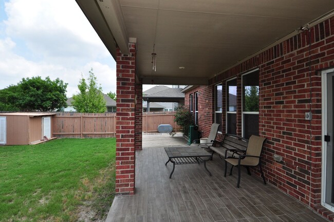 Building Photo - Great home on corner lot in Retreat at Tec...