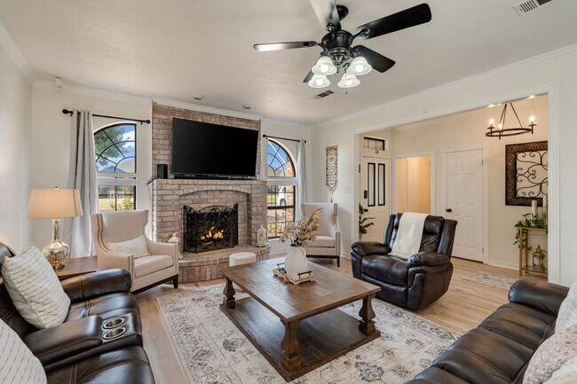 Building Photo - Beautiful 3-Bedroom home!