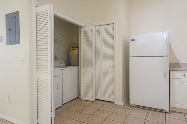 Building Photo - Condo in Kissimmee now available!