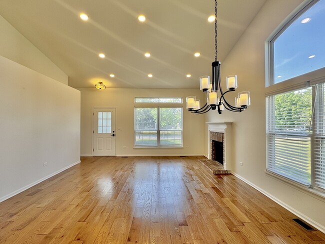 Building Photo - 1825 Red Bud Rd