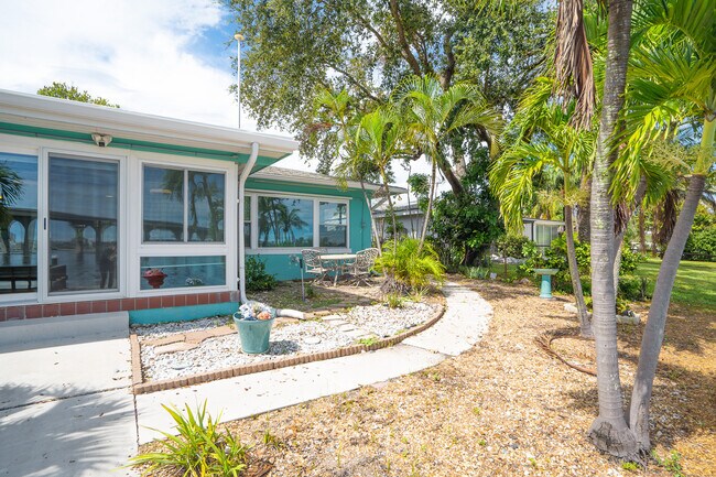 Building Photo - 3536 Belle Vista Dr E