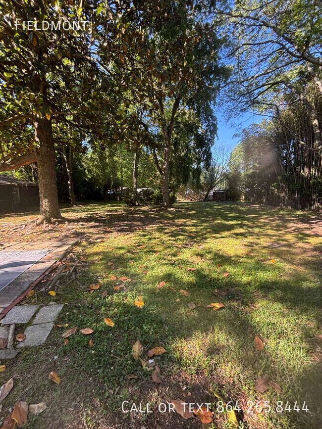Building Photo - 104 Crescent Ridge Dr
