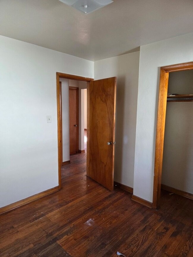 Building Photo - 3-Bedroom Single Family in a quiet neighborhood - Available March 15th!