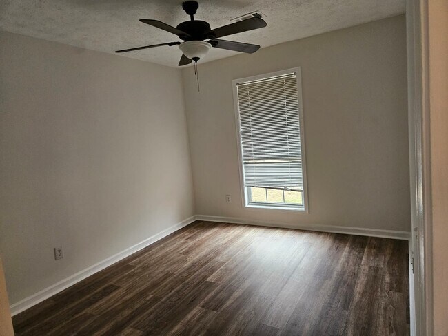 Building Photo - 379 Forest Park Dr