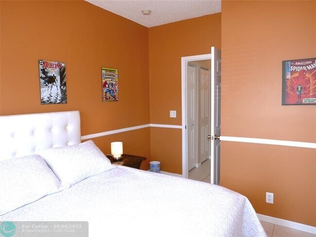Building Photo - 7614 Colony Lake Dr