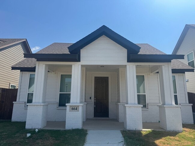 Primary Photo - MOVE IN SPECIAL - WONDERFUL LAYOUT 3/2/2 H...