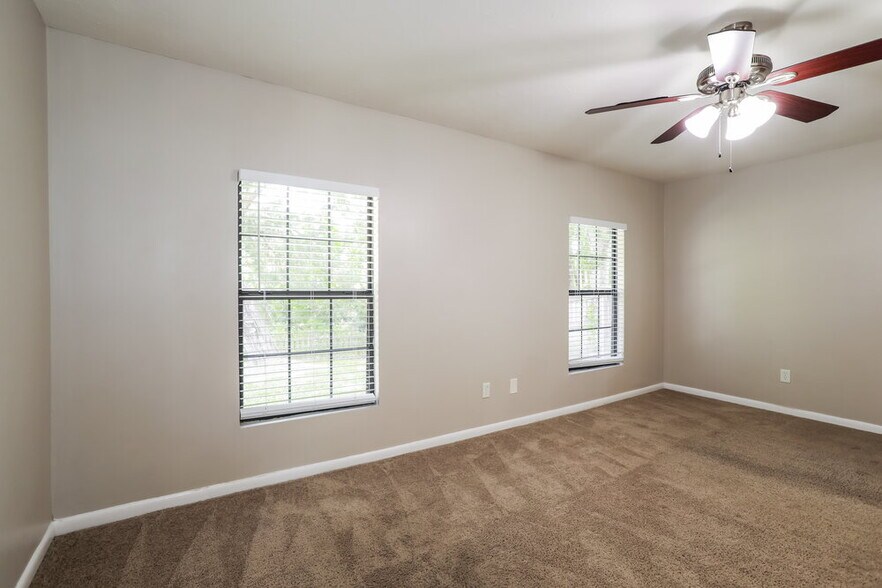 Building Photo - 3824 Tree Lake Dr