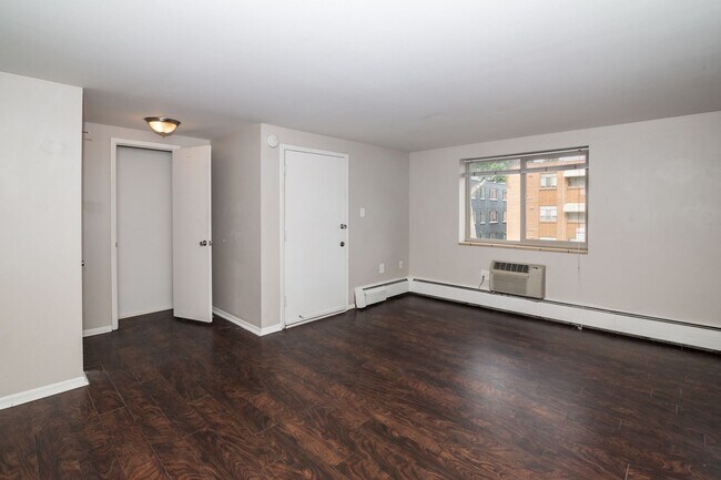 Building Photo - 809 N Dexter St
