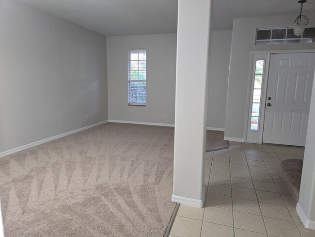 Building Photo - Waterford Trails: 5 Bedroom+ loft, 3 Bath,...