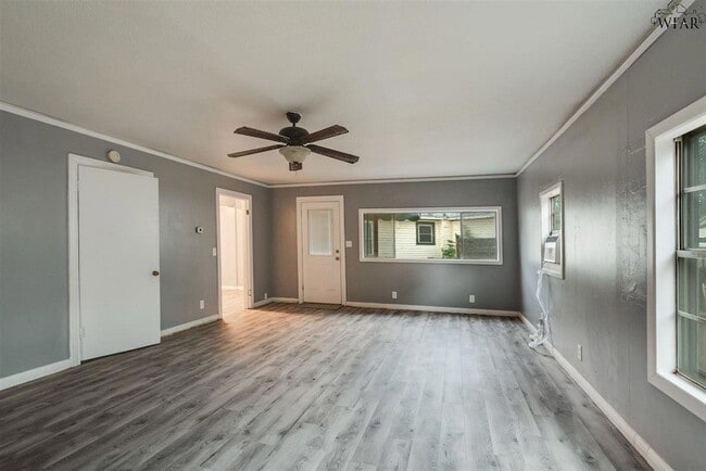 Building Photo - 523 W Inwood Dr