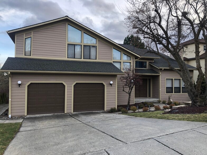 Building Photo - 715 SW Staley Dr