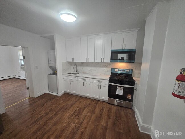 Building Photo - 12 N 6th Ave