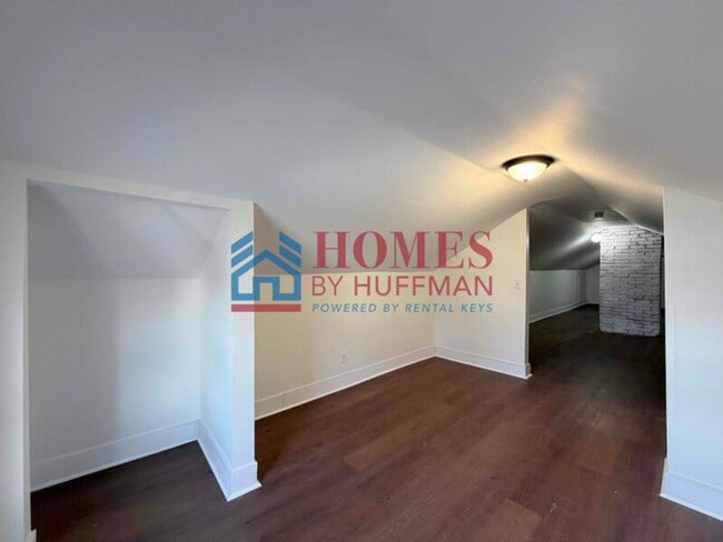 Building Photo - Three Bedroom House | Move In Ready!