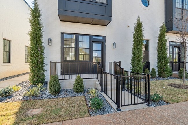 Building Photo - Townhome 2 bed 2.5 Bath "The White Workroom" in The Heart of Selah