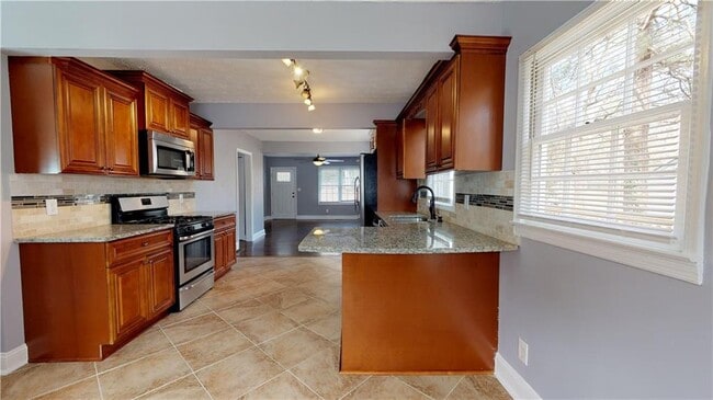 Building Photo - 2599 Eastwood Dr