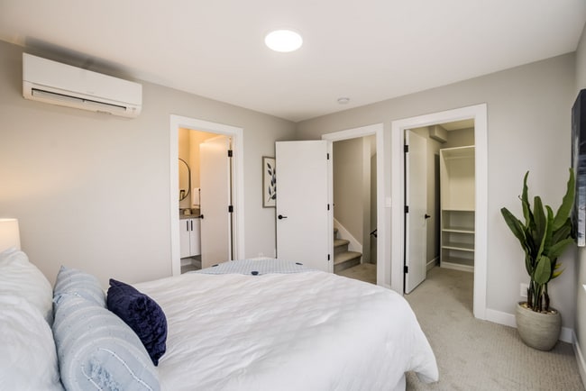 Building Photo - Immaculate NEW CONSTRUCTION Seattle Townhome w/ a Rooftop Deck and Parking Space!