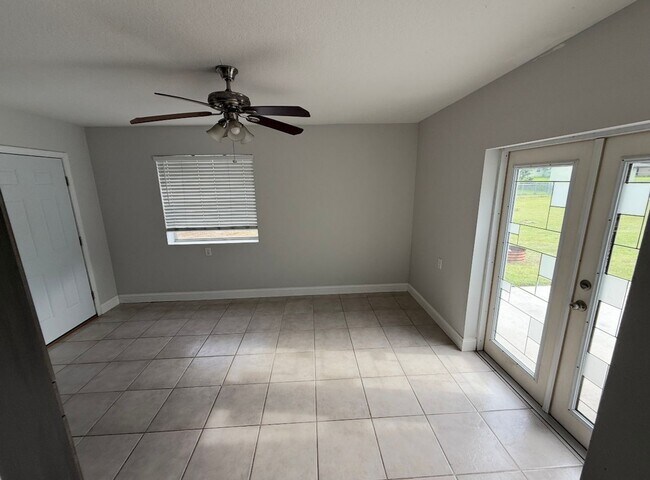Building Photo - 3 bedroom home for rent on 1/2 acre!