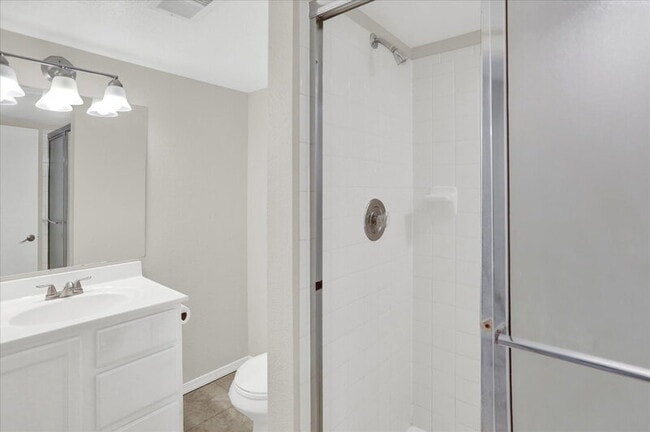 Building Photo - 2635 E Nichols Cir