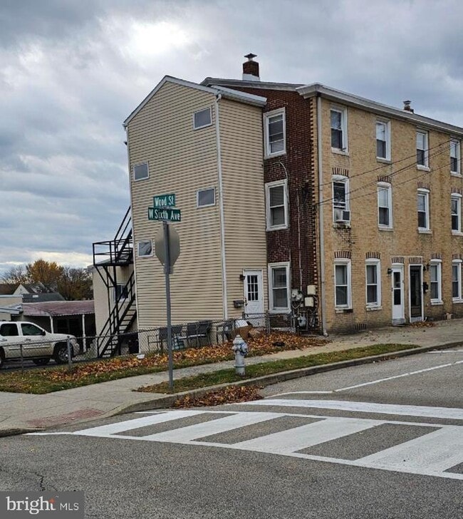 Building Photo - 303 W 6th Ave