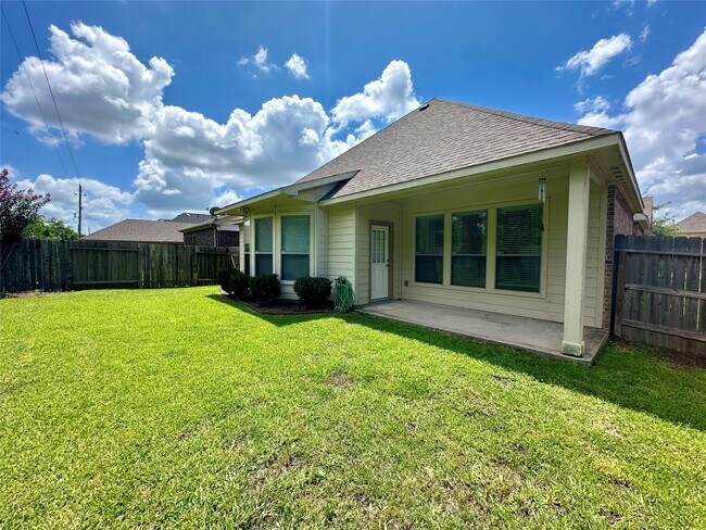 Building Photo - 25323 Lisburn Dr