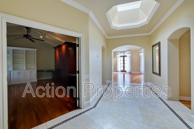 Building Photo - 450 Juanita Way