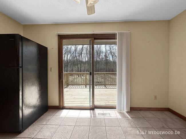 Building Photo - 5347 Wedgewood Dr