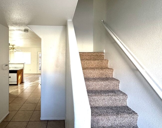 Building Photo - Townhome featuring stylish layout in gated...