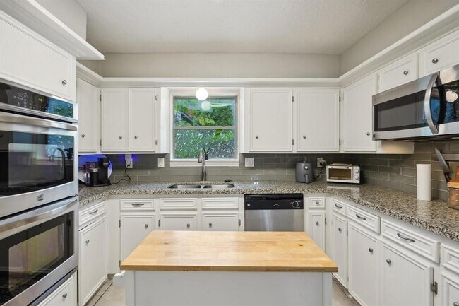 Building Photo - 1703 Westmere Ct