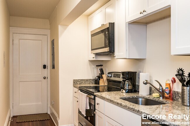 Building Photo - 1463 Beacon St