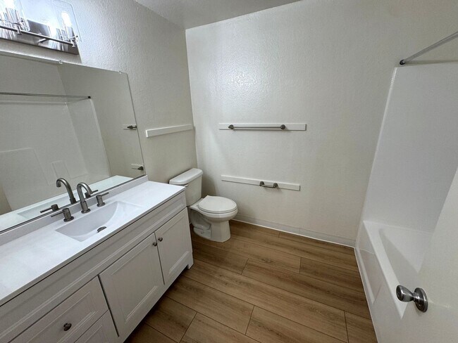 Building Photo - West Ventura Apartment