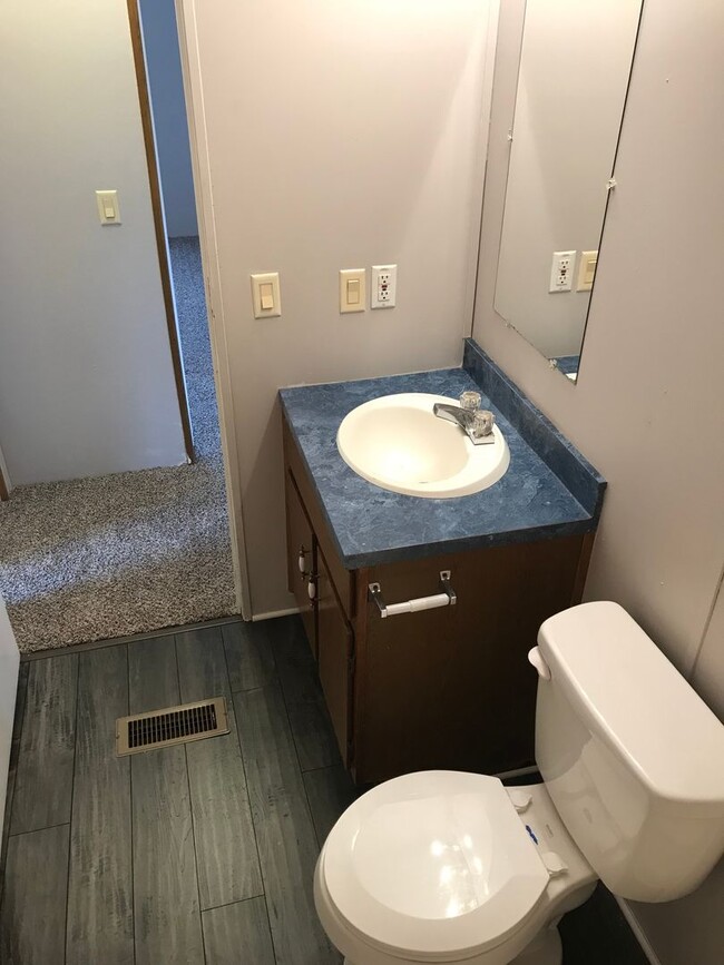 Building Photo - 3 Bedroom 2 Bath Home on 2 Acres For Rent!