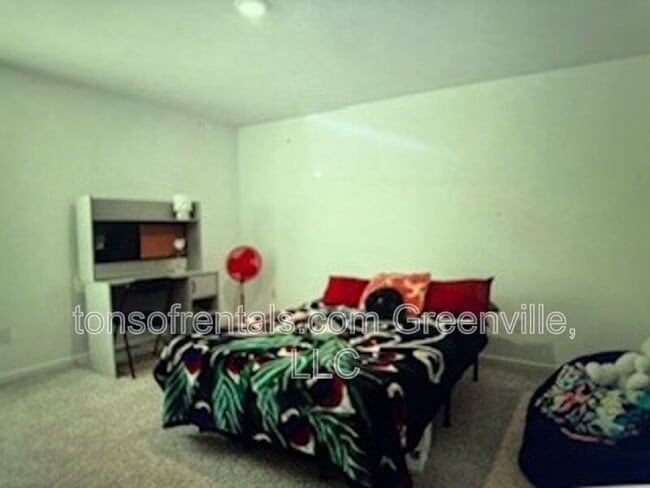 Building Photo - 304 Millen Dr