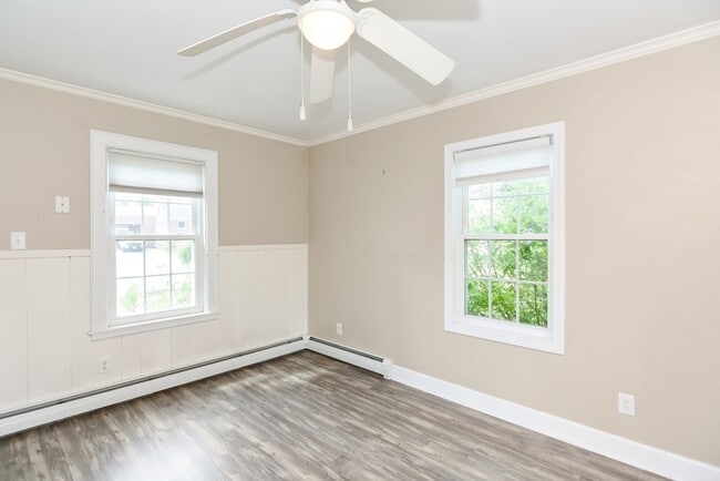 Building Photo - 118 Main St