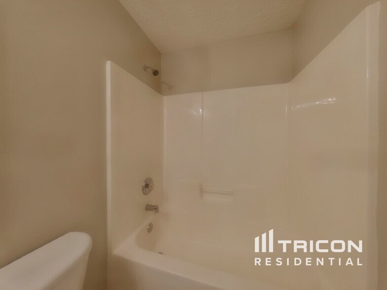 Building Photo - 40 Bramble Bush Trail