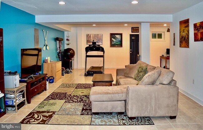 Building Photo - 2235 Abbotsford Dr