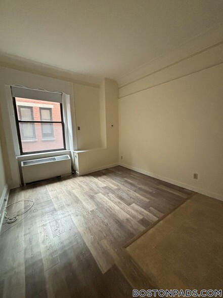 Building Photo - 62 Boylston St