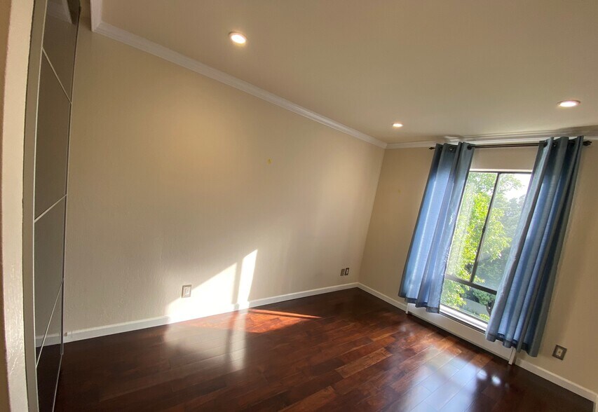 Second Bedroom - 4 Admiral Dr