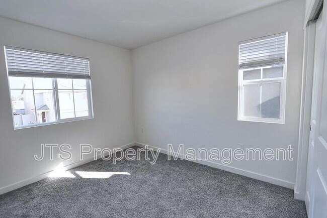 Building Photo - 2104 Shady Tree Cir