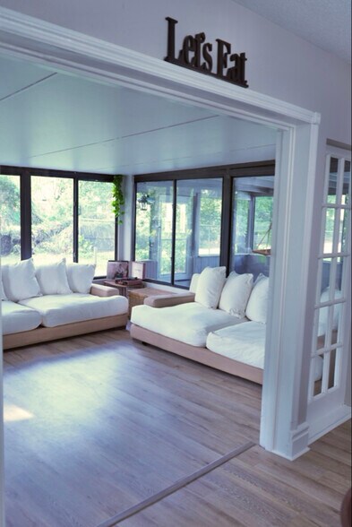 Building Photo - 524 Vern Dr