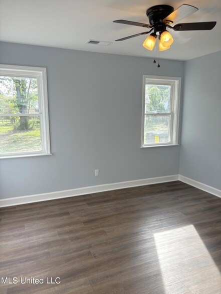 Building Photo - 8468 Cedarcrest Dr