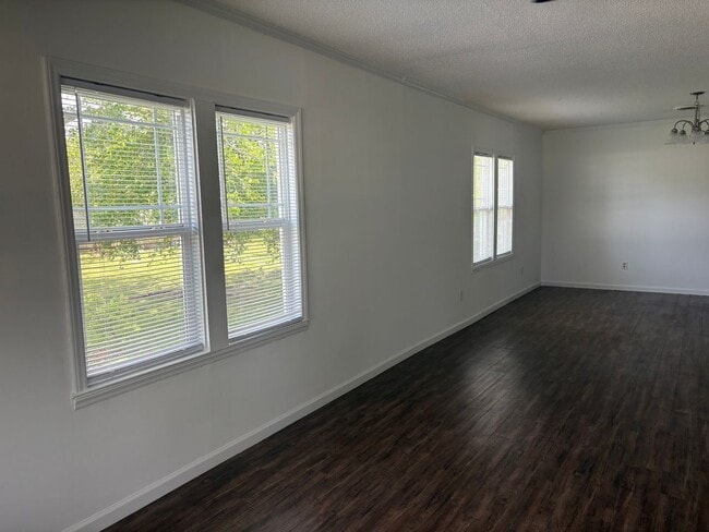 Building Photo - 1605 High St