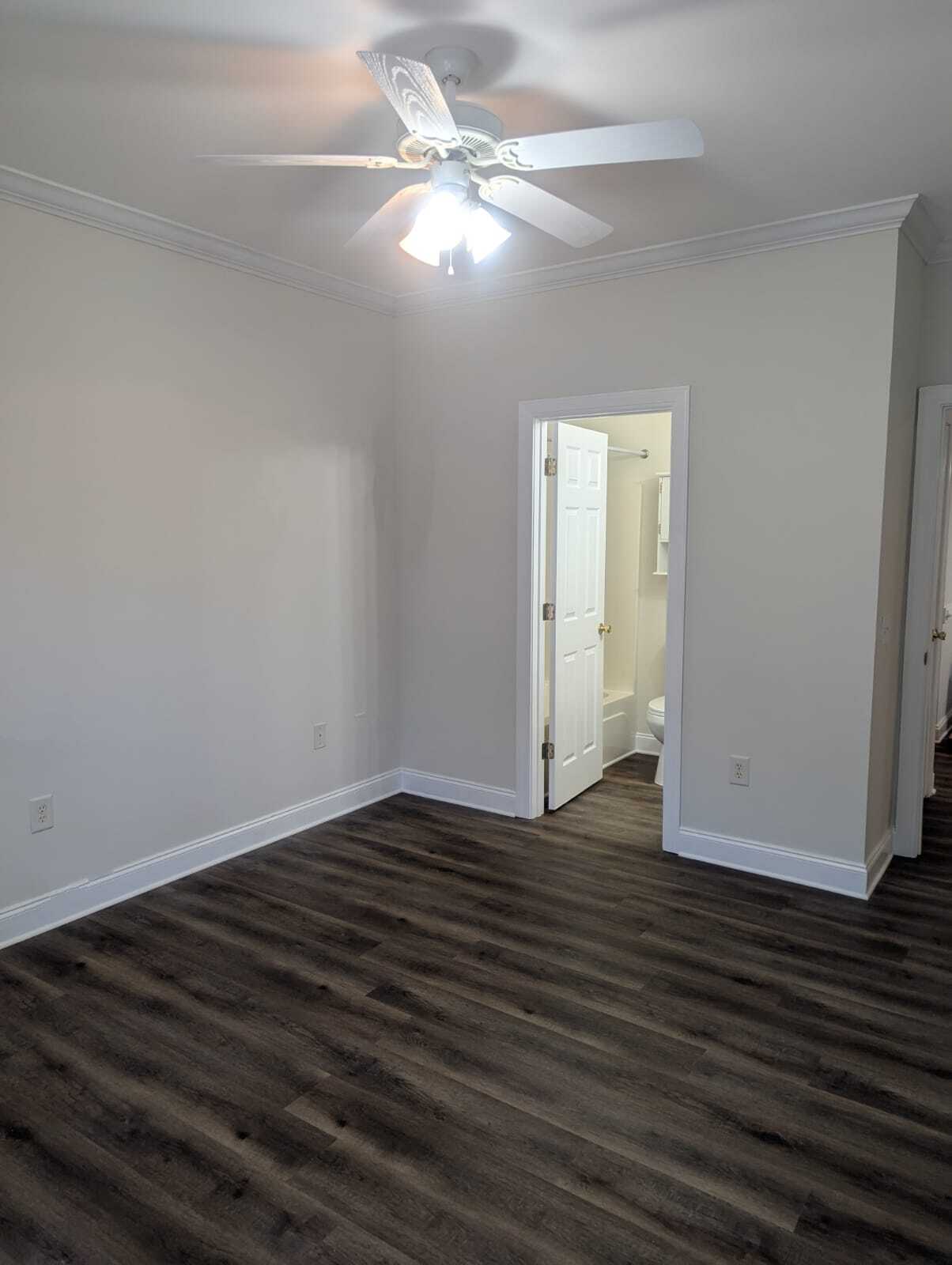 Building Photo - 2073 Silvercrest Dr