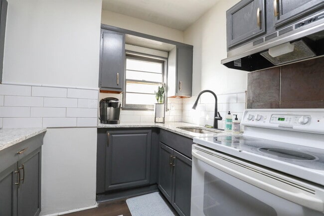 Building Photo - 3004 Marcy St