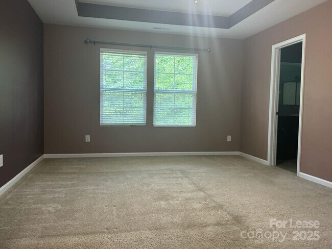 Building Photo - 2202 Laurens Dr
