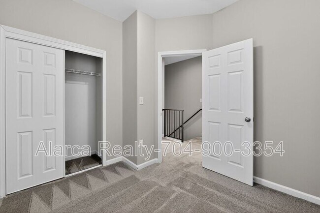 Building Photo - 425 Centerfield Dr