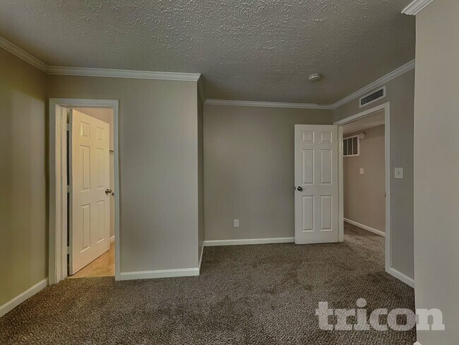 Building Photo - 25 Suncrest Dr