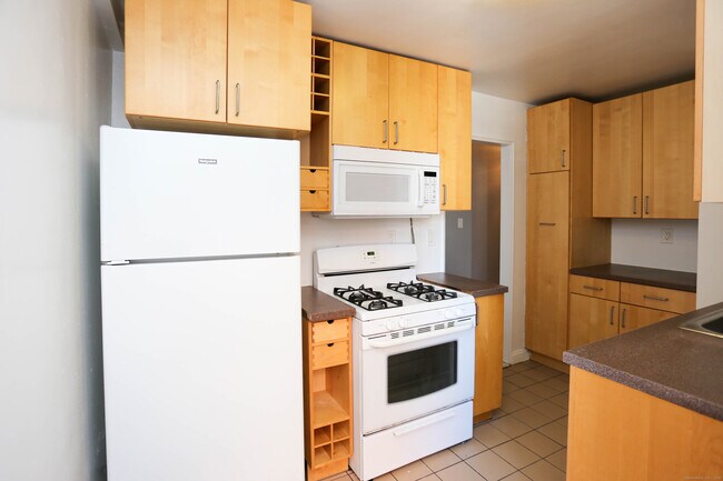 Building Photo - 39 Glenbrook Rd