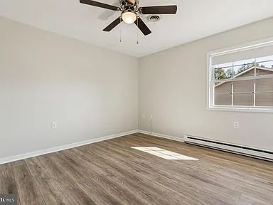 Building Photo - "Charming 3-Bedroom Luray Retreat with Mod...